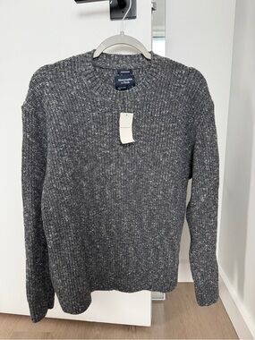 Abercrombie & Fitch Men's Charcoal Gray Ribbed Crewneck Sweater